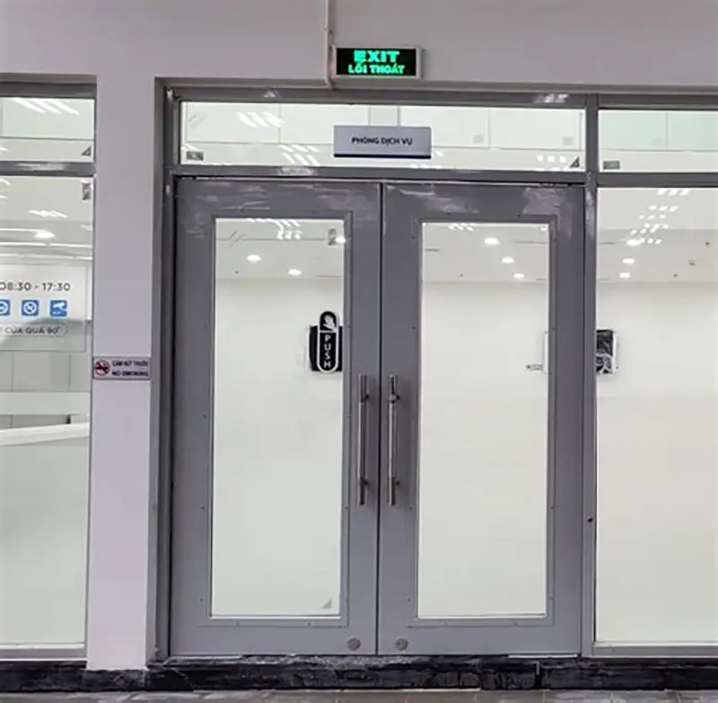 Cửa kính chống cháy EI60 cho lối thoát hiểm tòa nhà