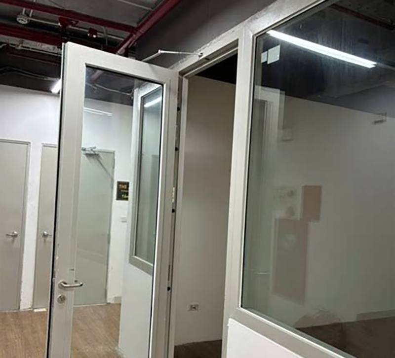 Cửa kính chống cháy EI120 cho phòng kỹ thuật