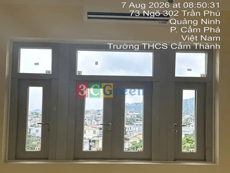 Hình ảnh thực tế cửa sổ kính chống cháy EI60 tại Trường THCS Cẩm Thành, Cẩm Phả