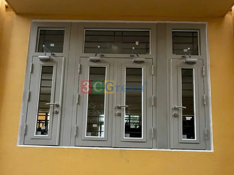Hình ảnh thực tế cửa sổ kính chống cháy EI60 tại Trường THCS Cẩm Thành, Cẩm Phả