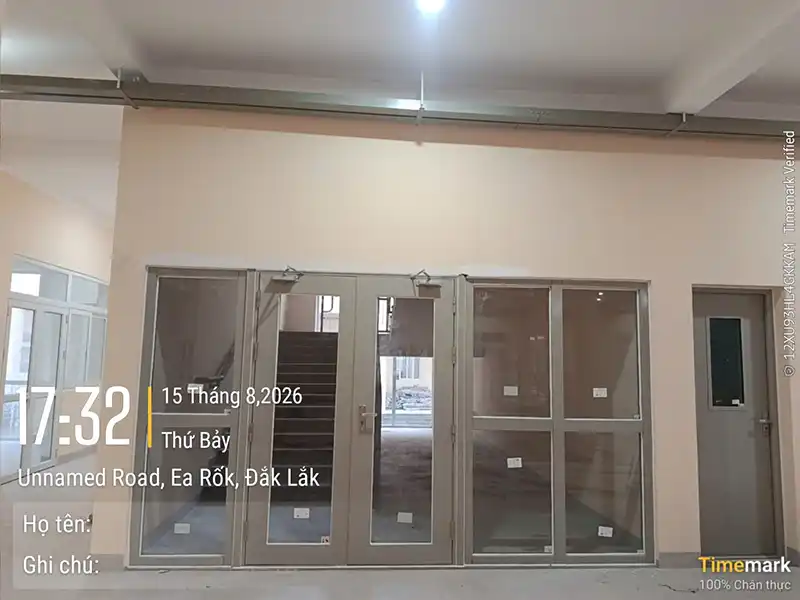 Cụm cửa kính chống cháy tại khu vực cầu thang công trình Ea Rốk